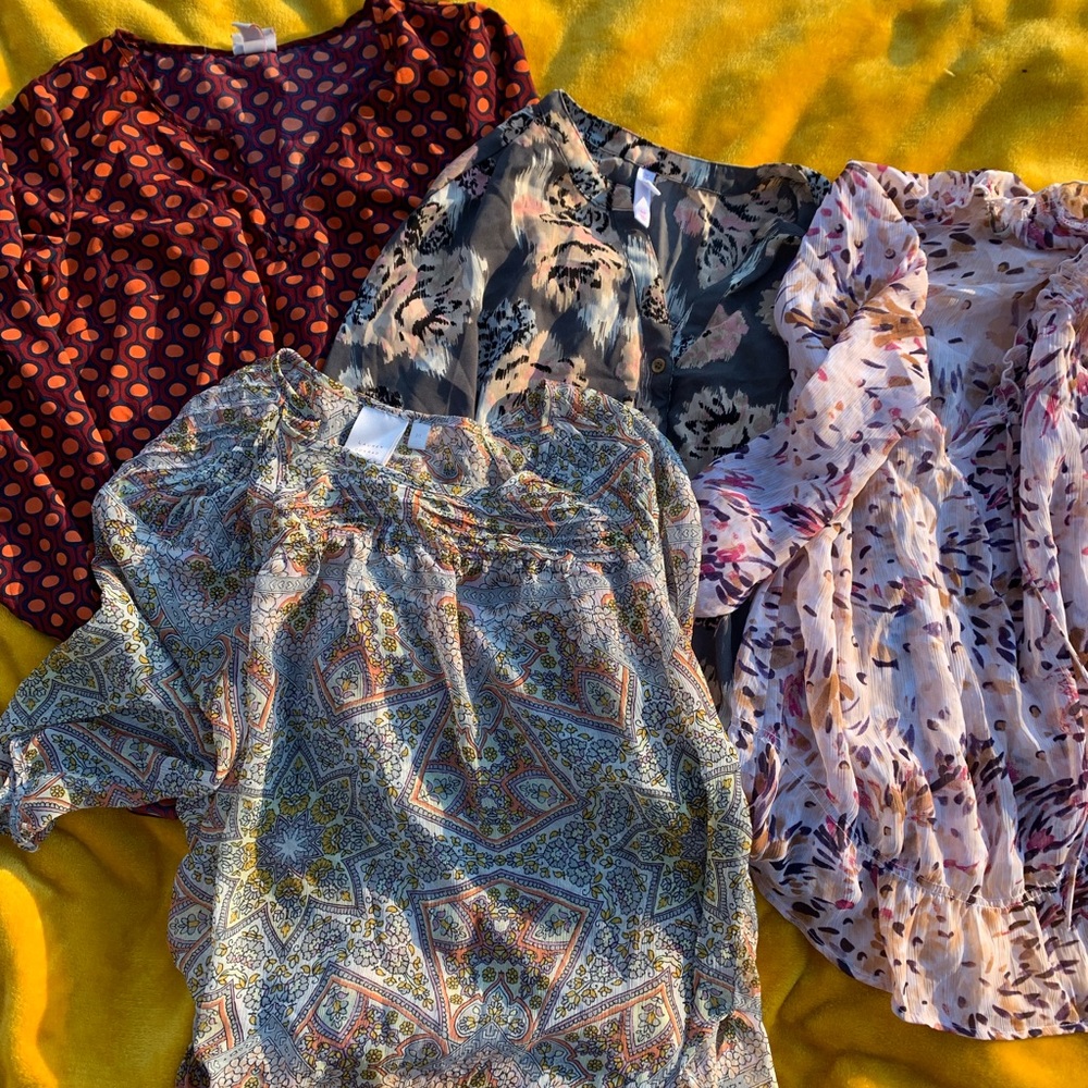 Bundle of Ladies Dainty Tops 🌺